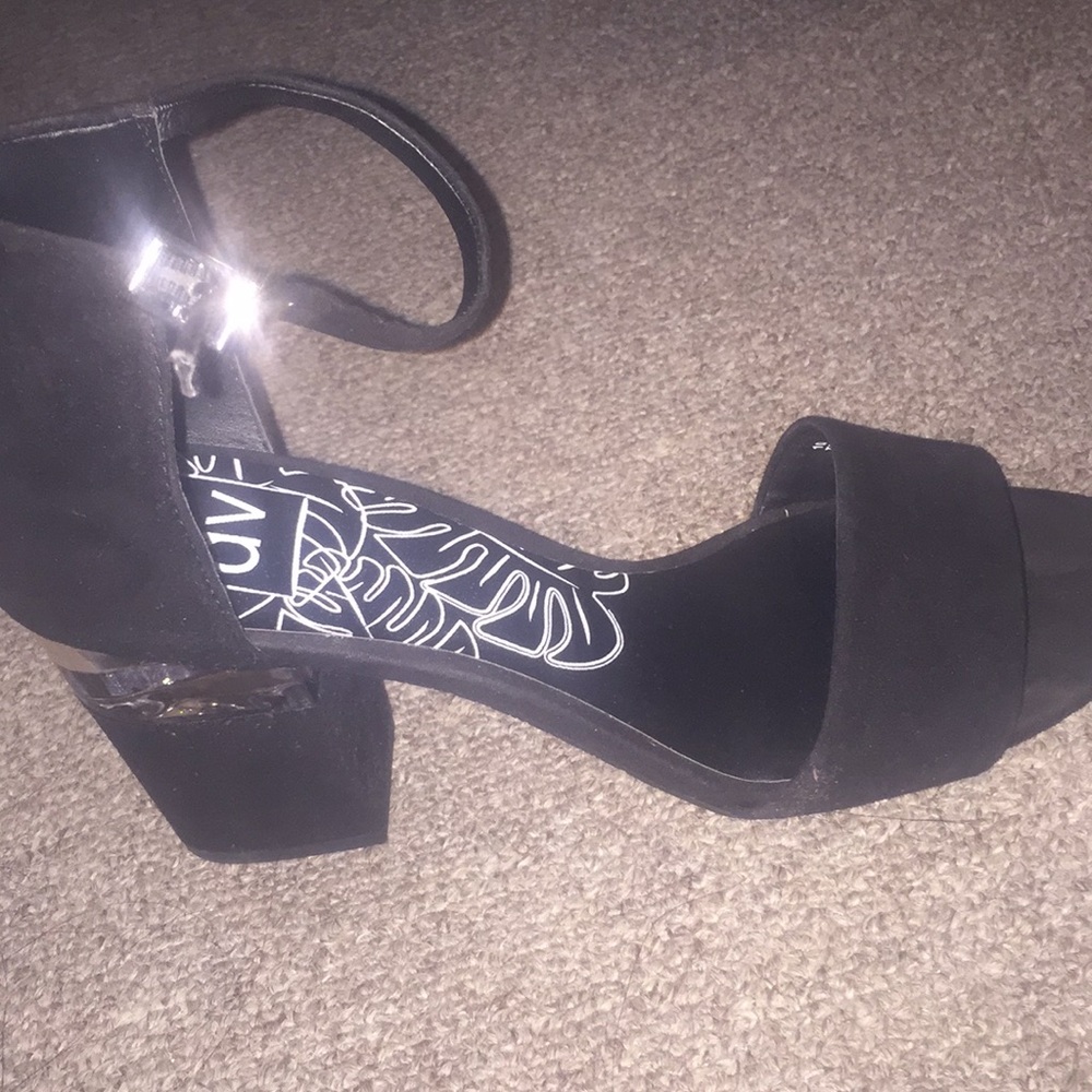 Heels - Picture 2 of 5